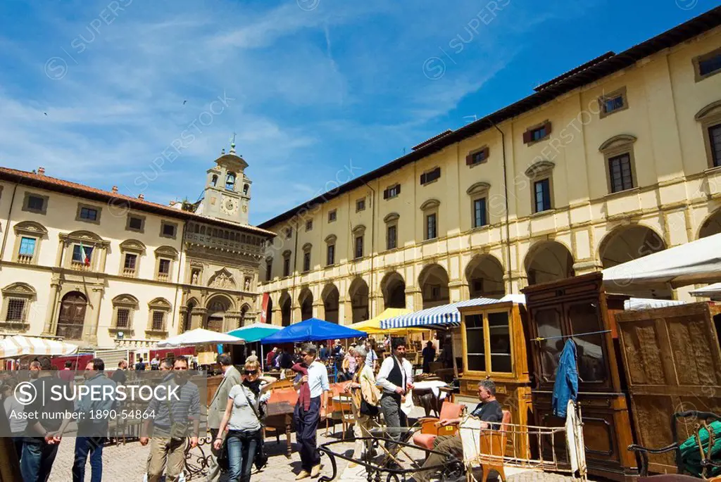 Antiquarian Fair in Piazza Vasari, Arezzo, Tuscany, Italy, Europe