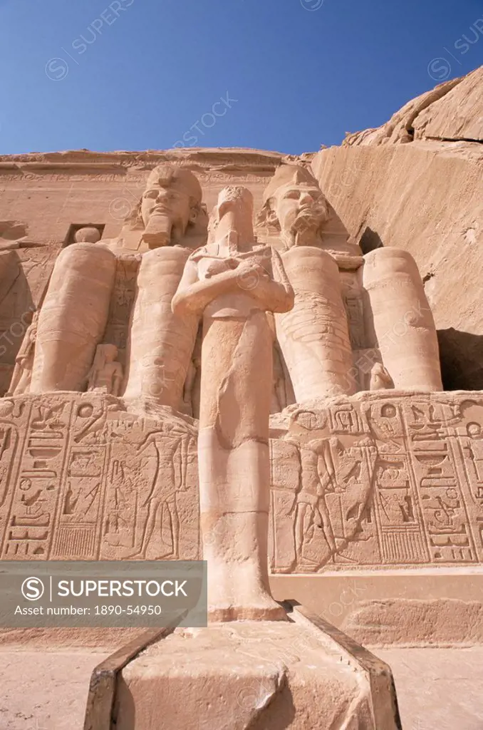 Statues of Ramses II Ramses the Great, outside the temple, Abu Simbel, UNESCO World Heritage Site, Nubia, Egypt, North Africa, Africa