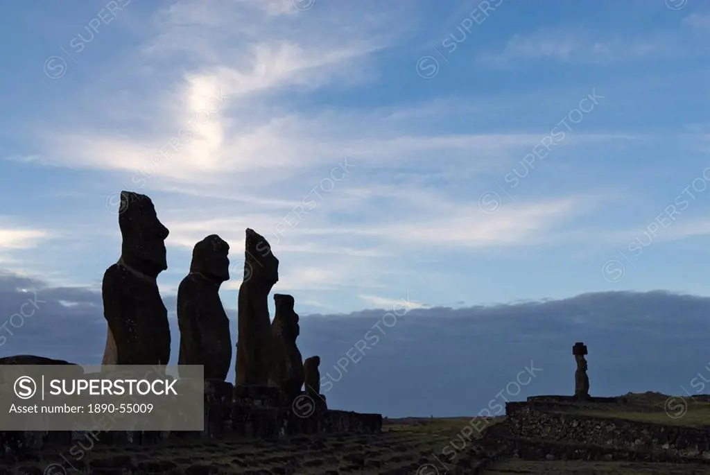 Ahu Vai Uri and Ahu Ko Te Riko, Tahai Ceremonial Site, UNESCO World Heritage Site, Easter Island Rapa Nui, Chile, South America