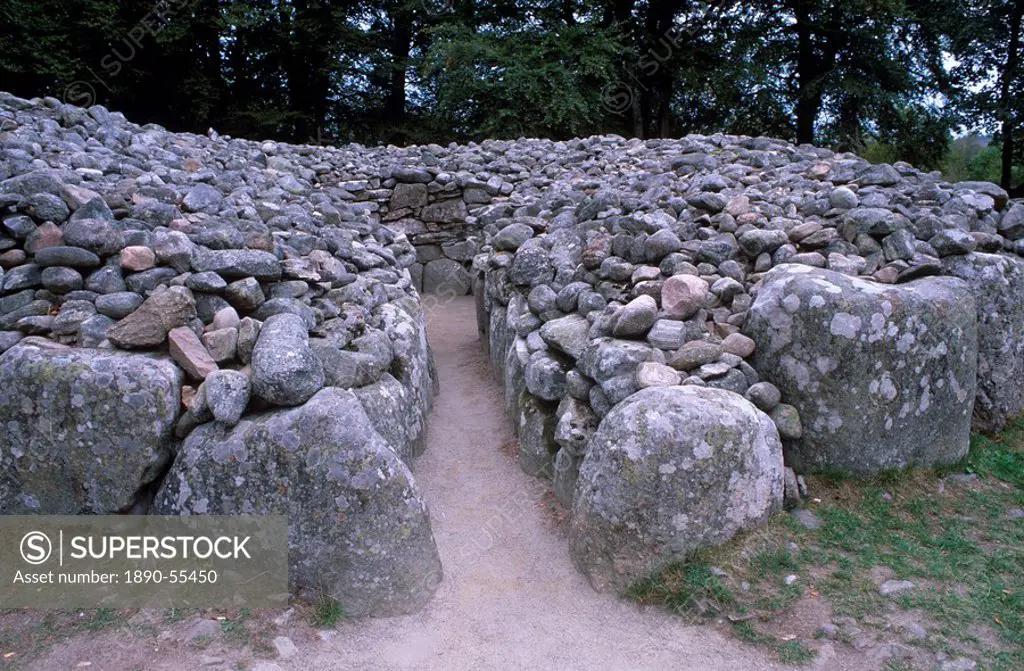 Clava Cairns, group of neolithic tombs near Inverness, Highland region, Scotland, United Kingdom, Europe