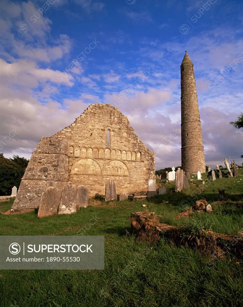 St. Declan´s cathedral and round tower, 30m high, Ardmore, County Waterford, Munster, Republic of Ireland Eire, Europe