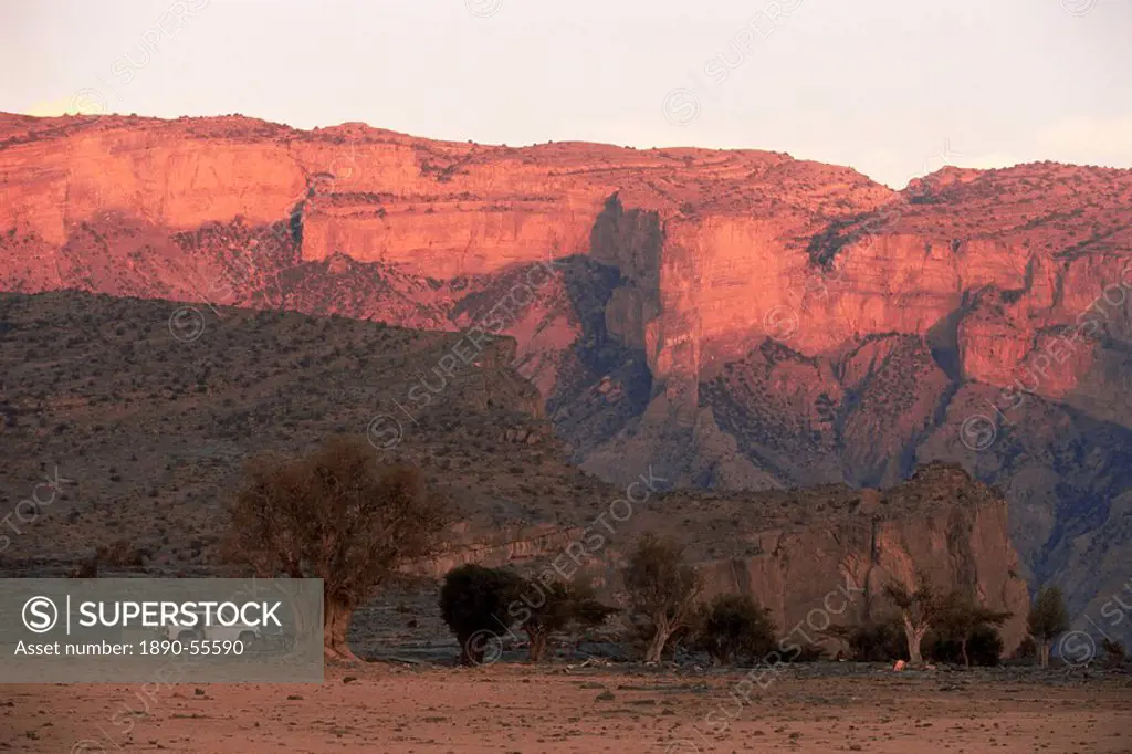 Camp in Oman´s Grand Canyon West, Hajar, in Jebel Shams, at 1900m, Oman, Middle East