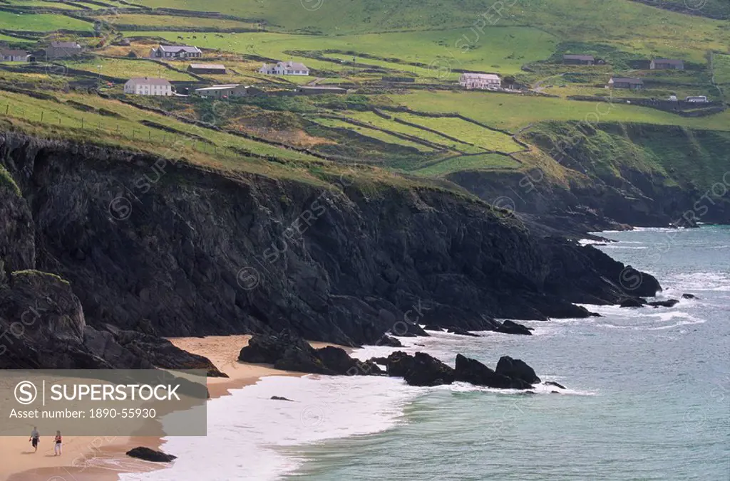 Rocky coast and beach, Slea Head, Dingle peninsula, County Kerry, Munster, Republic of Ireland, Europe