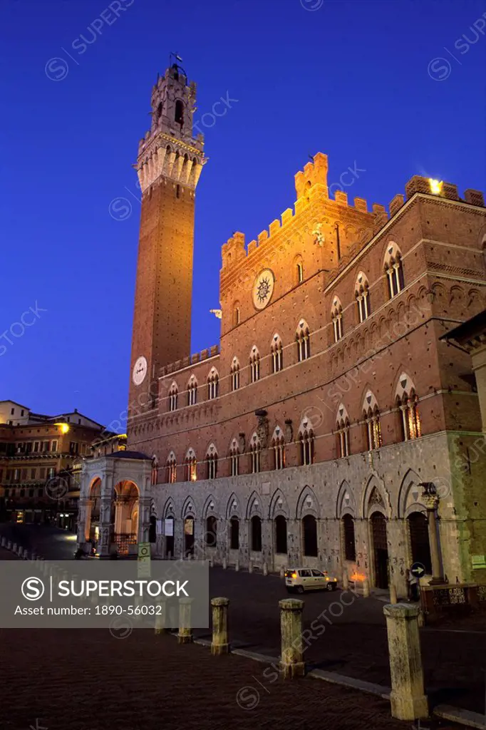 Palazzo Pubblico and the Piazza del Campo at night, UNESCO World Heritage Site, Siena, Tuscany, Italy, Europe