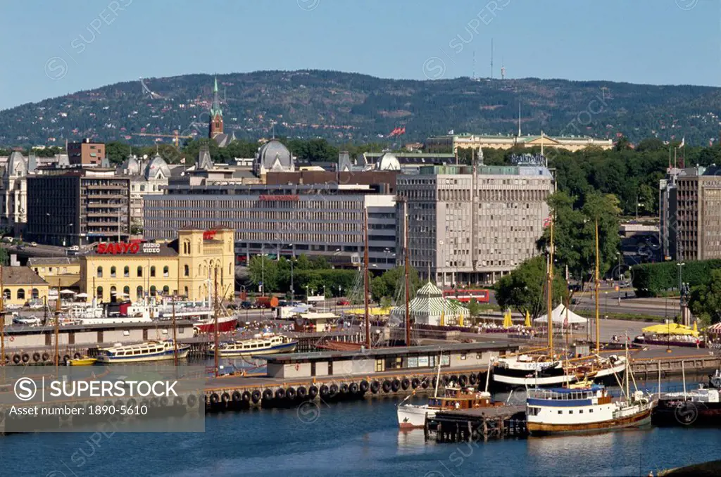 Aerial view over the harbour, including the Royal Palace and the ski slope at Holmenkollen on the hill in the distance, Oslo, Norway, Scandinavia, Eur...