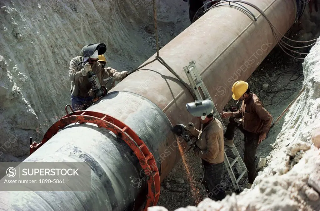 Laying gas pipes, Saudi Arabia, Middle East