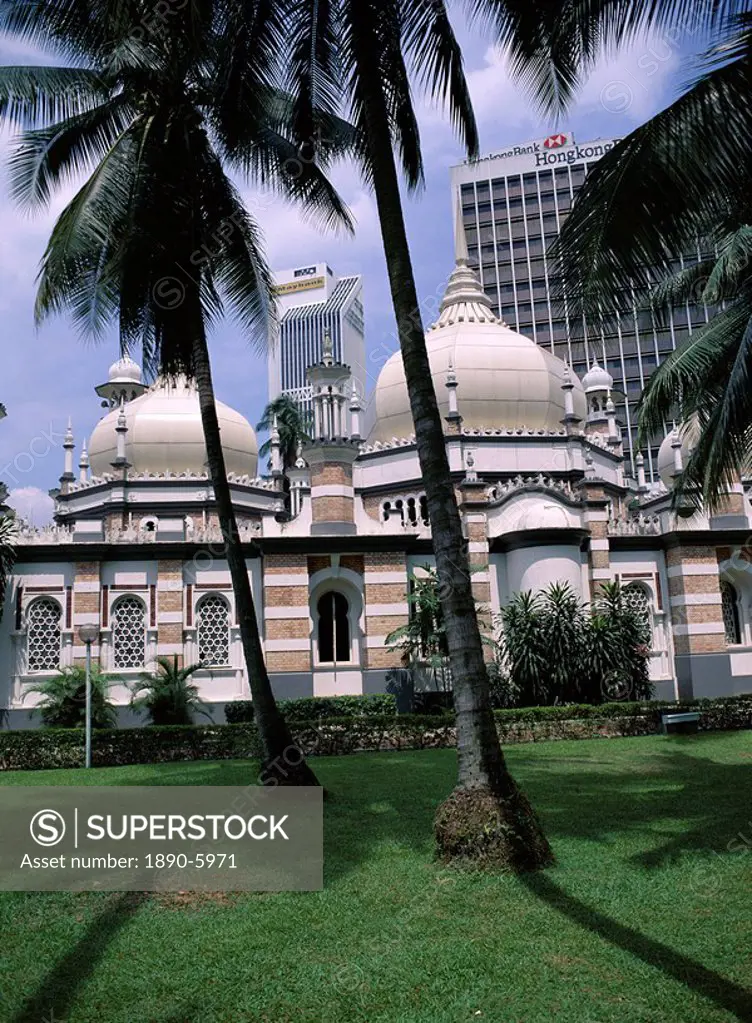 Masjid Jamek, Indian style Islamic mosque dating from 1909, and in background Maybank, Hong Kong Bank towers, Kuala Lumpur, Malaysia, Southeast Asia, ...