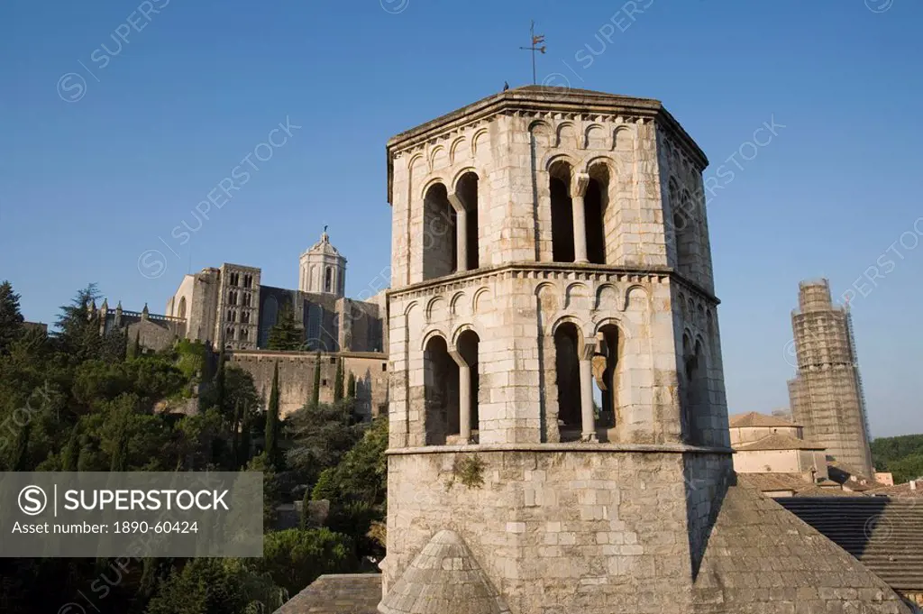Church of Sant Pere de Galligans now housing the Museu Arqueologic, and cathedral, from town wall, old town, Girona, Catalonia, Spain, Europe