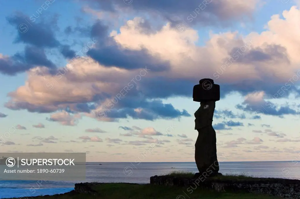 Moai statue Ahu Ko Te Riku, the only topknotted and eyeballed Moai on the Island, Rapa Nui Easter Island, UNESCO World Heritage Site, Chile, South Ame...
