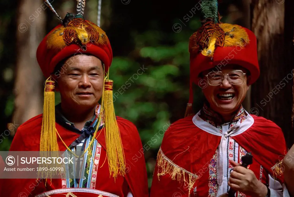 Two men in traditional dress at spectacular Zhangjiajie Forest Park, Wulingyuan Scenic Area, Hunan, China, Asia