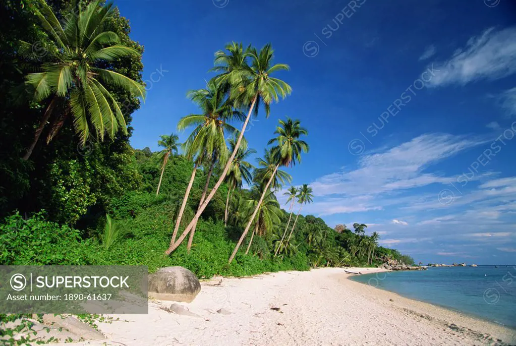 Tropical beach and palm trees on Perhentian Besar, larger of two Perhentian Islands with marine parks off the coast of Terengganu, Malaysia, Southeast...