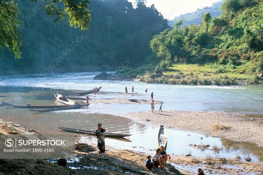 Villagers on banks of Nam Tha River, a tributary of the Mekong, south of Luang Nam Tha, northern Laos, Indochina, Southeast Asia, Asia