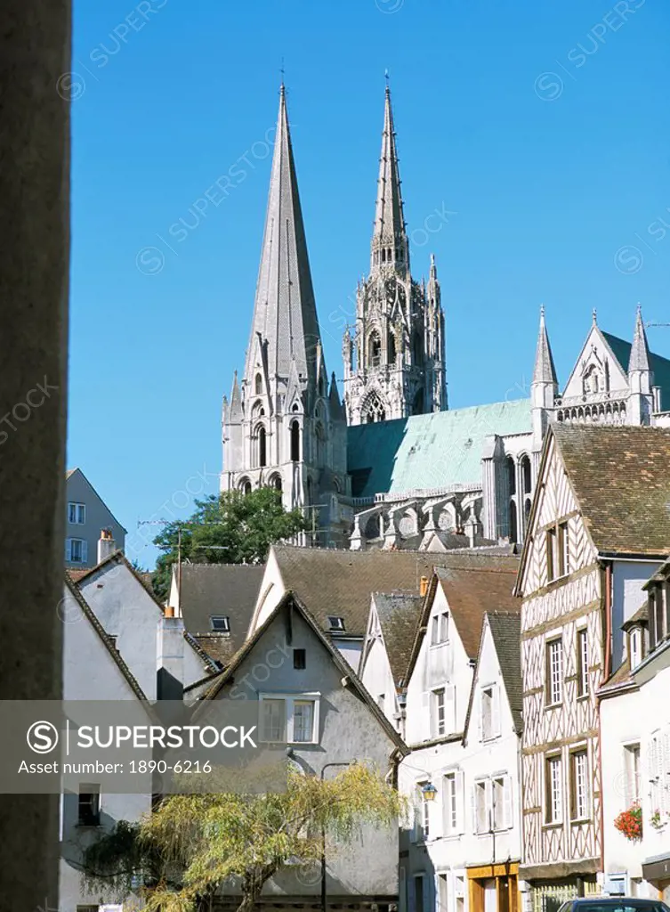 Spires of Notre Dame Cathedral, UNESCO World Heritage Site, and old town, Chartres, Centre Val de Loire, France, Europe