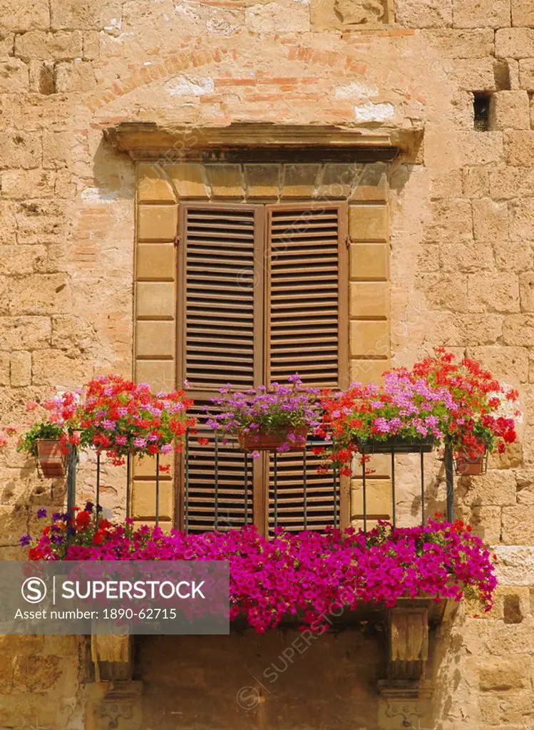 Flower covered balcony, Colle di Val d´Elsa, Tuscany, Italy