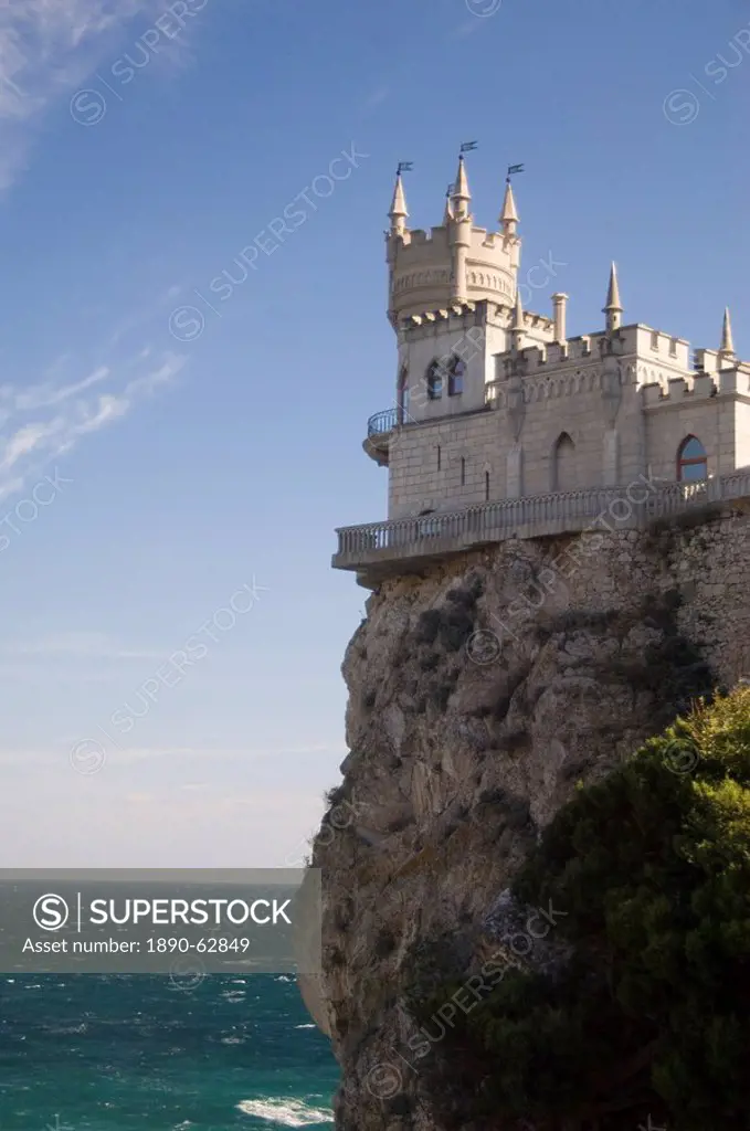 The Swallow´s Nest Castle perched on a cliff over the Black Sea, Yalta, Crimea, Ukraine, Europe