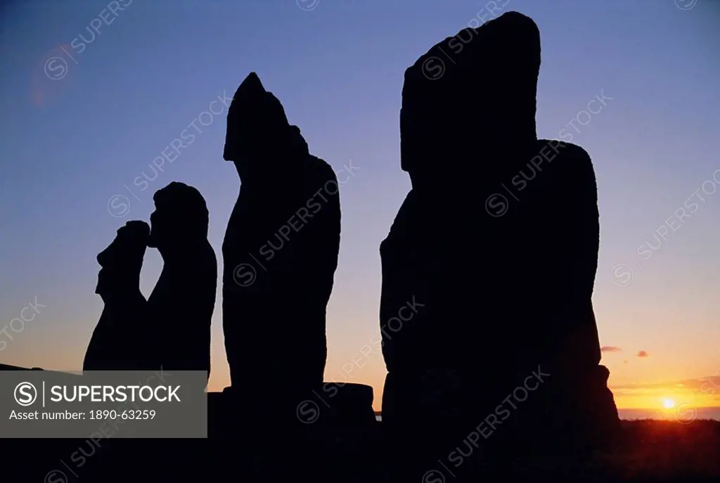 Silhouettes, Ahu Vai Uri, Easter Island, Chile, Pacific