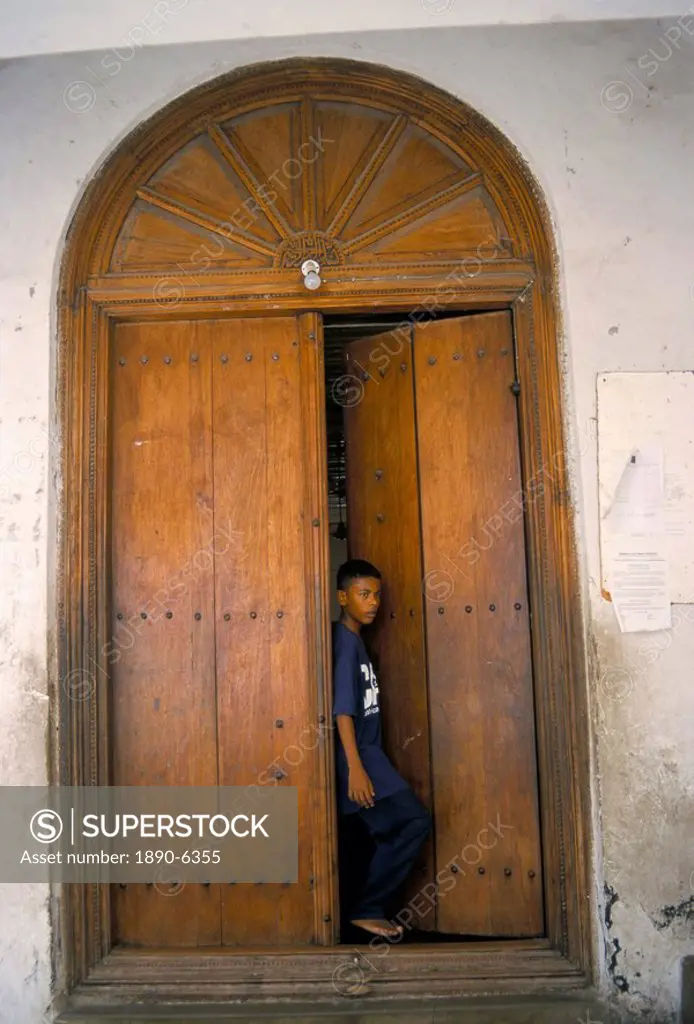 Arab style Lamu door, Old Town, Mombasa, Kenya, East Africa, Africa
