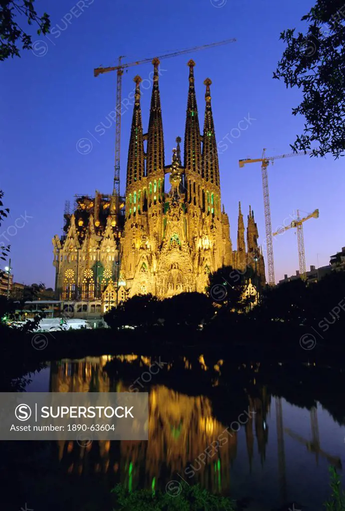 Gaudi church architecture, La Sagrada Familia at night, Barcelona, Catalunya Catalonia Cataluna, Spain, Europe