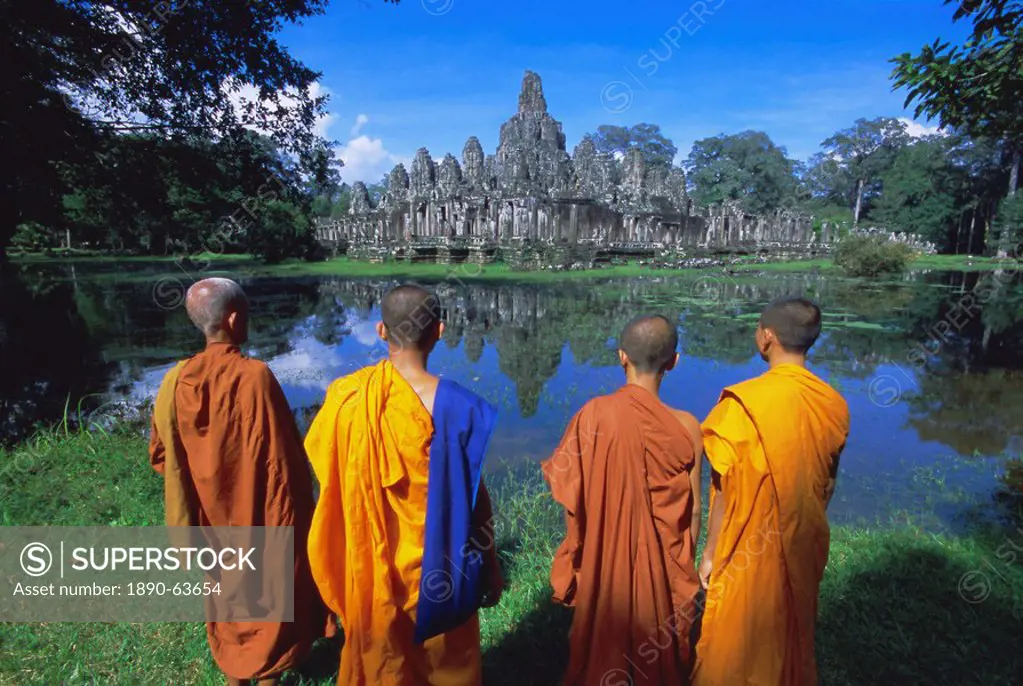 Buddhist monks standing in front of the Bayon temple, Angkor, UNESCO World Heritage Site, Siem Reap, Cambodia, Indochina, Asia