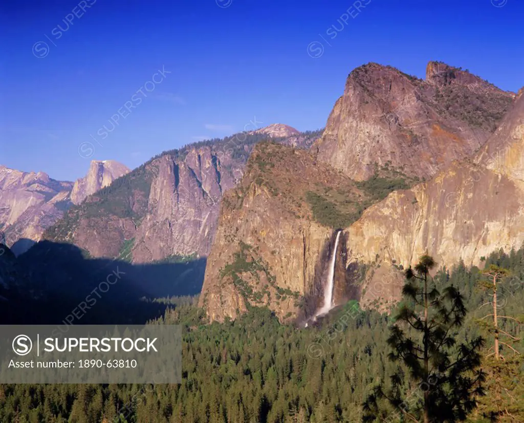 Bridalveil Falls and Yosemite Valley, Yosemite National Park, UNESCO World Heritage Site, California, USA, North America