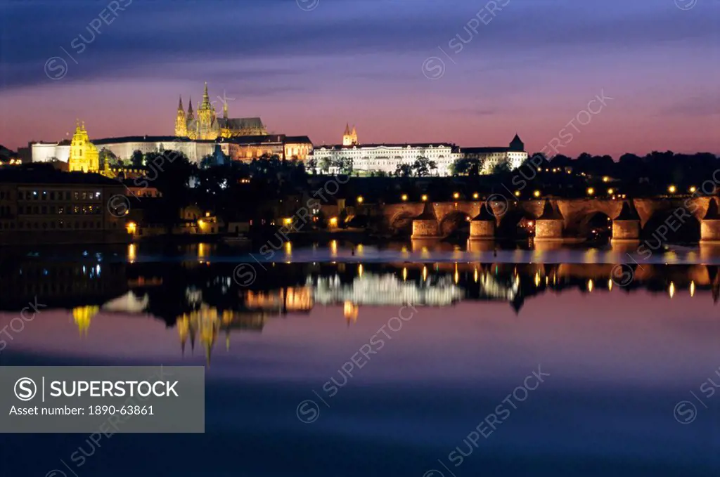 St. Vitus Cathedral and castle, Karlov Most Charles Bridge across the Vltava River, Prague, Czech Republic, Europe