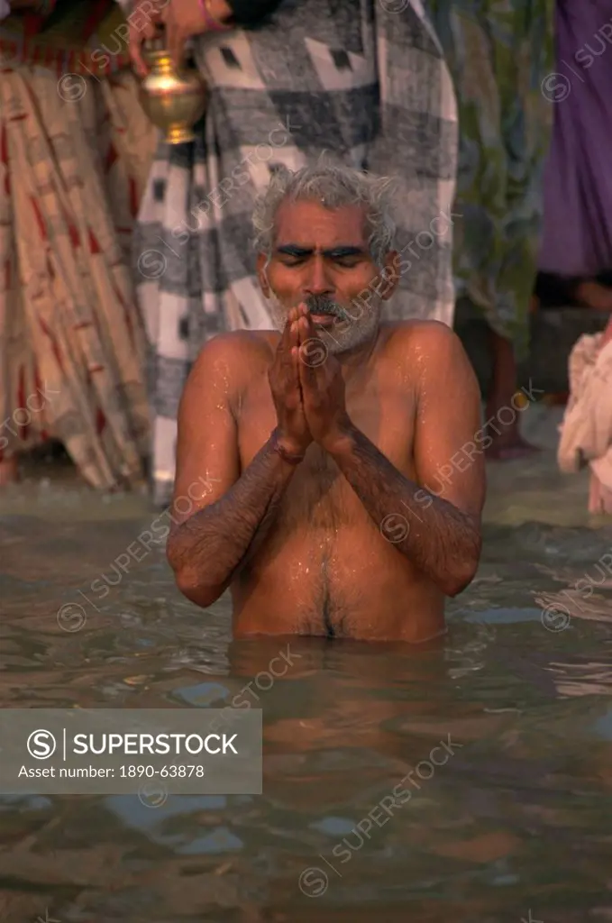 Hindu religious rites in the holy River Ganges Ganga, Varanasi Benares, Uttar Pradesh, India, Asia