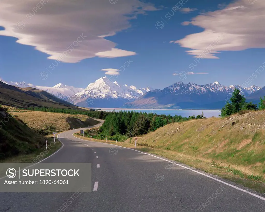 Road leading to Mount Cook National Park, Mount Cook Aoraki, Southern Alps, Mackenzie Country, South Canterbury, Canterbury, South Island, New Zealand...
