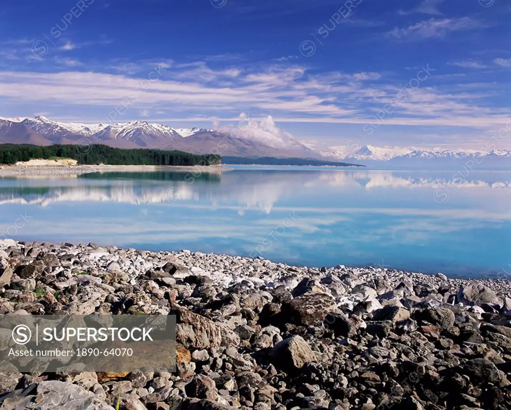 Mount Cook Aoraki viewed across Lake Pukaki, Mackenzie Country, South Canterbury, Canterbury, South Island, New Zealand, Pacific