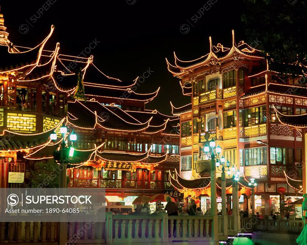 Yu Yuan tea house and shops at night, Yu Yuan Shangcheng, Yu Gardens Bazaar, Shanghai, China, Asia