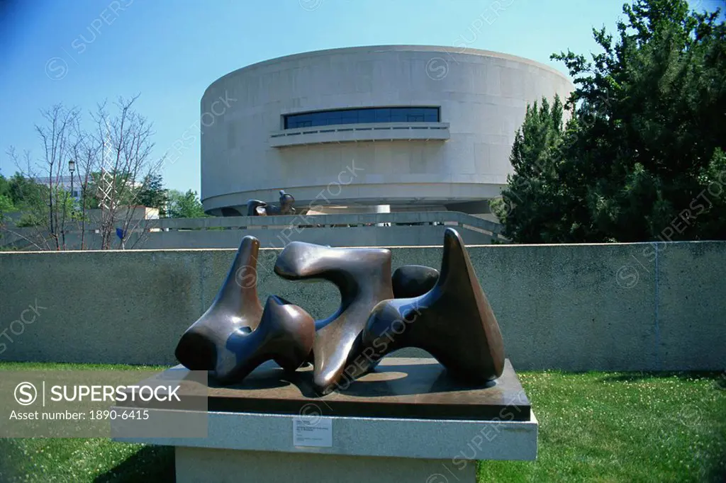 Henry Moore sculpture and Hirshhorn Museum, Washington D.C., United States of America, North America
