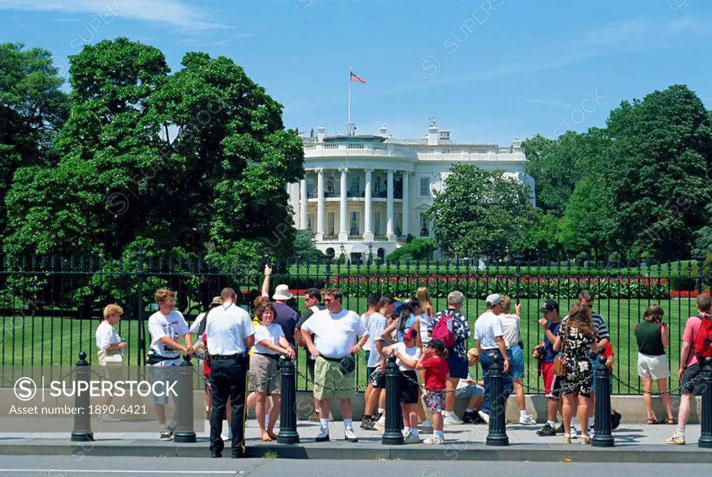 Tourists and sightseers in front of the White House in Washington D.C., United States of America, North America