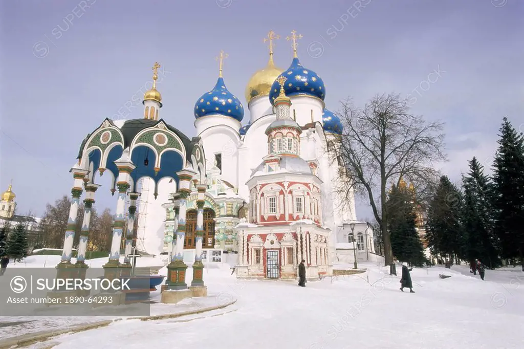 Trinity Monastery of the Christian St. Sergius Cathedral of the Assumption in winter snow, UNESCO World Heritage site, Sergiev Posad, Moscow area, Rus...