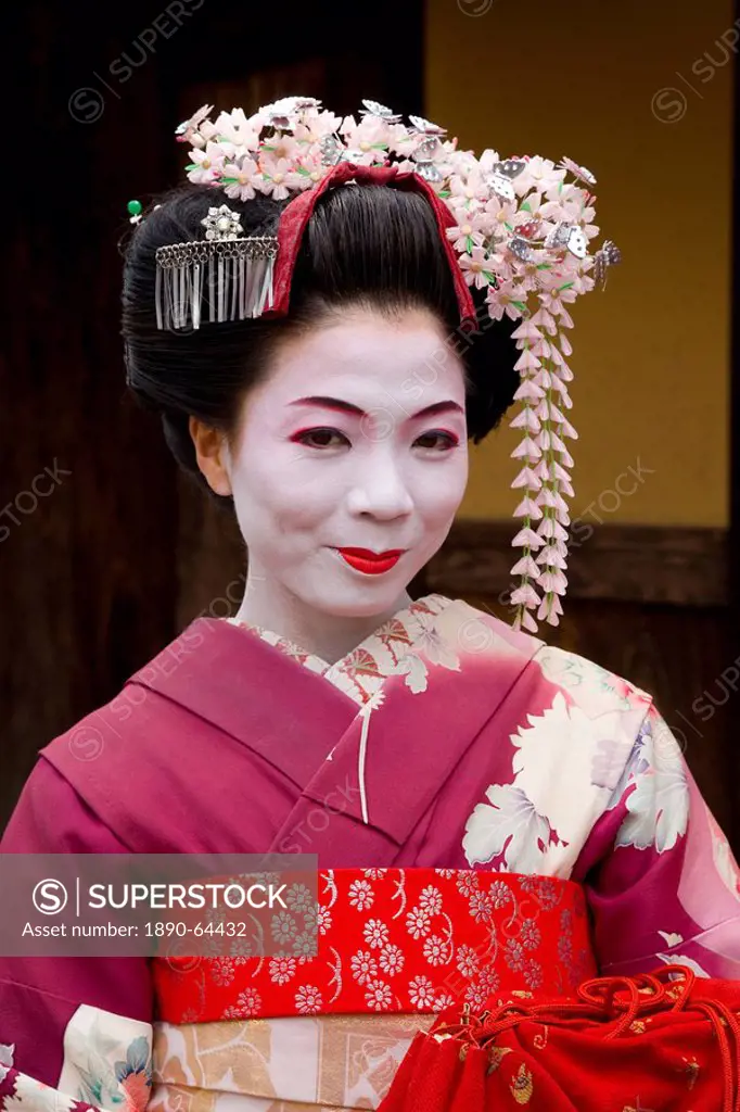 Portrait of a maiko apprentice geisha wearing traditional Japanese kimono, in the Gion district, Kyoto, Kansai region, island of Honshu, Japan, Asia