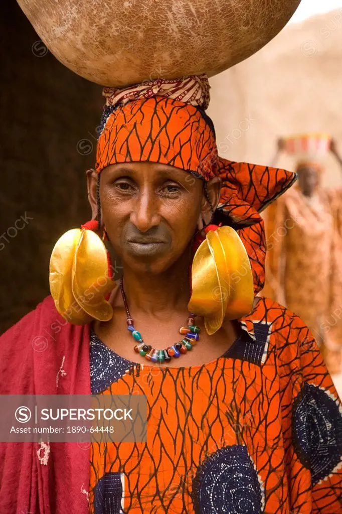 Portrait of a Fulani woman wearing traditional gold earrings, Mopti, Mali, West Africa, Africa
