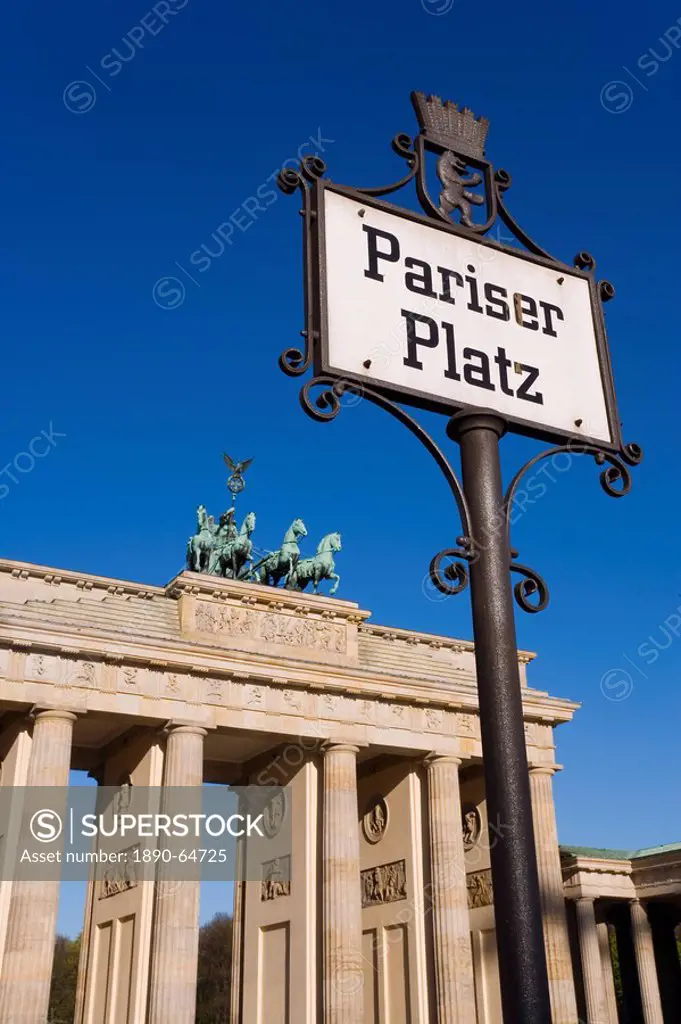 Quadriga and Brandenburger Tor Brandenburg Gate in Pariser Platz, Berlin, Germany, Europe