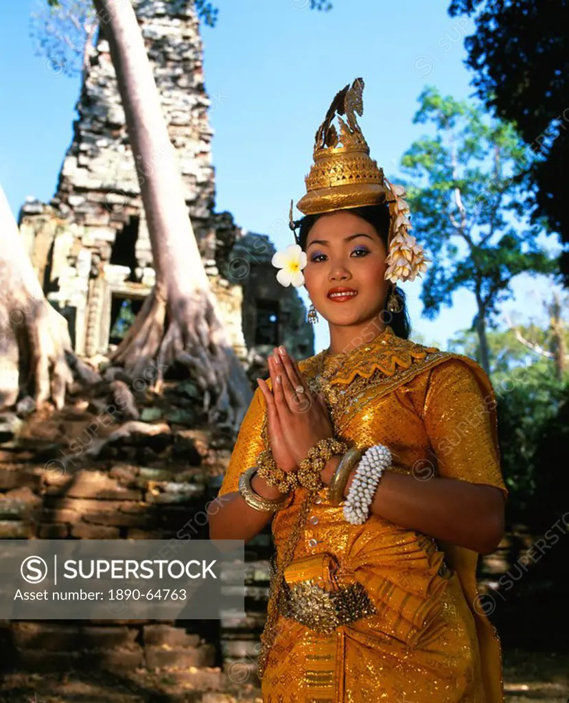 Portrait of a traditional Cambodian apsara dancer, temples of Angkor Wat, Siem Reap Province, Cambodia, Indochina, Southeast Asia, Asia