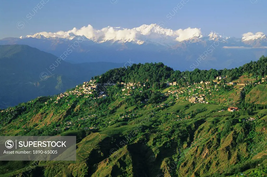 Old British hill station established in the 1800s, now a tourist centre, Darjeeling, West Bengal State, India, Asia