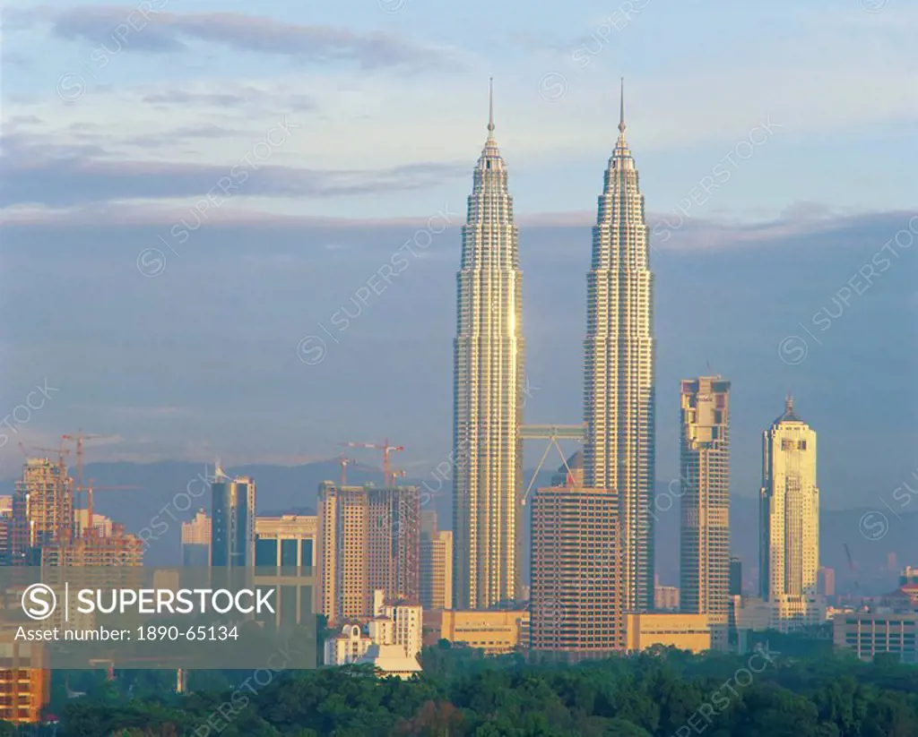 The twin towers of the Petronas Building, the world´s highest building, Kuala Lumpur, Malaysia