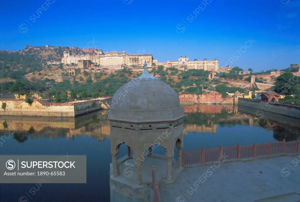 Moata Lake and the fort, Amber, near Jaipur, Rajasthan State, India, Asia
