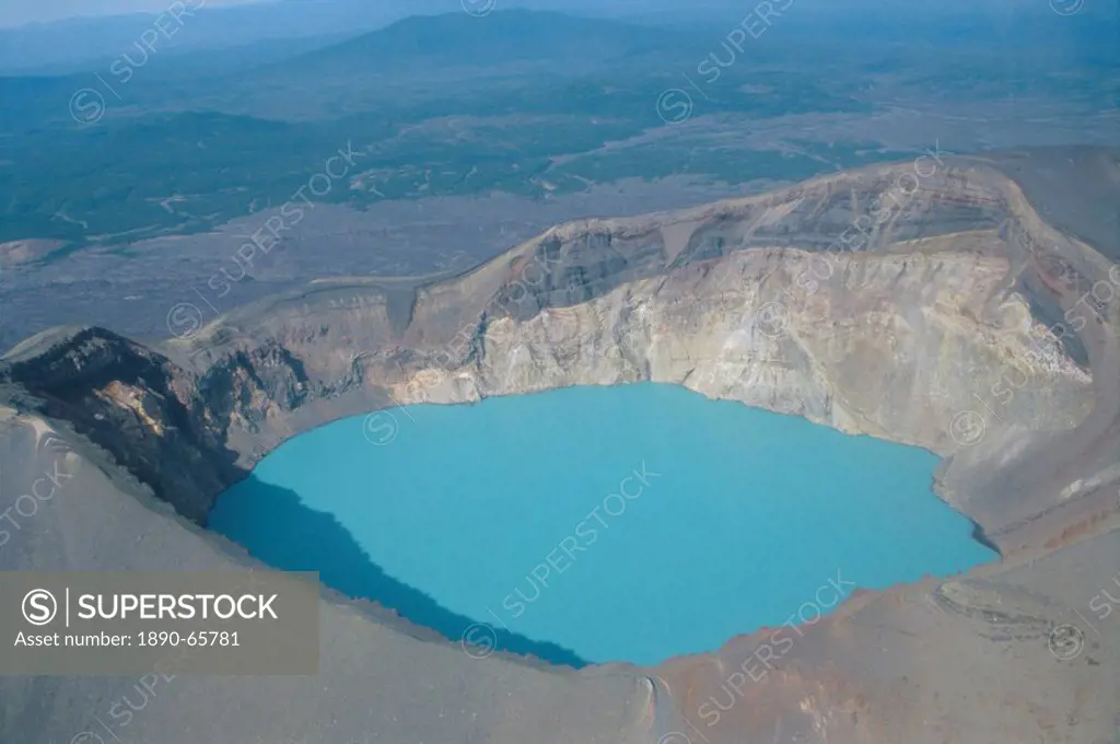 Malyi Semyachik volcano, acid lake inside summit crater, Kamchatka, East Siberia, Russia