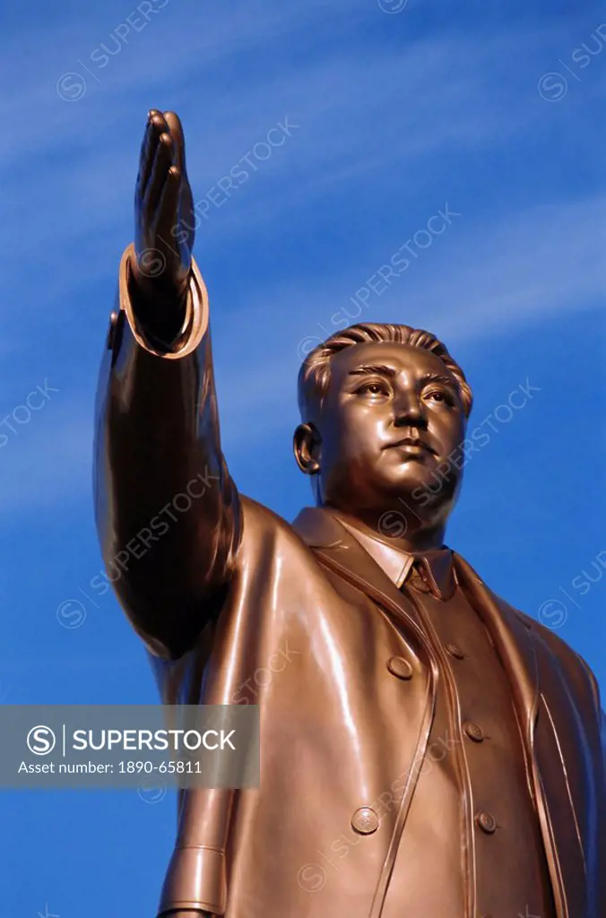 Bronze statue, 30m high, of Great Leader, Mansudae Hill Grand Monument, Pyongyang, North Korea, Asia