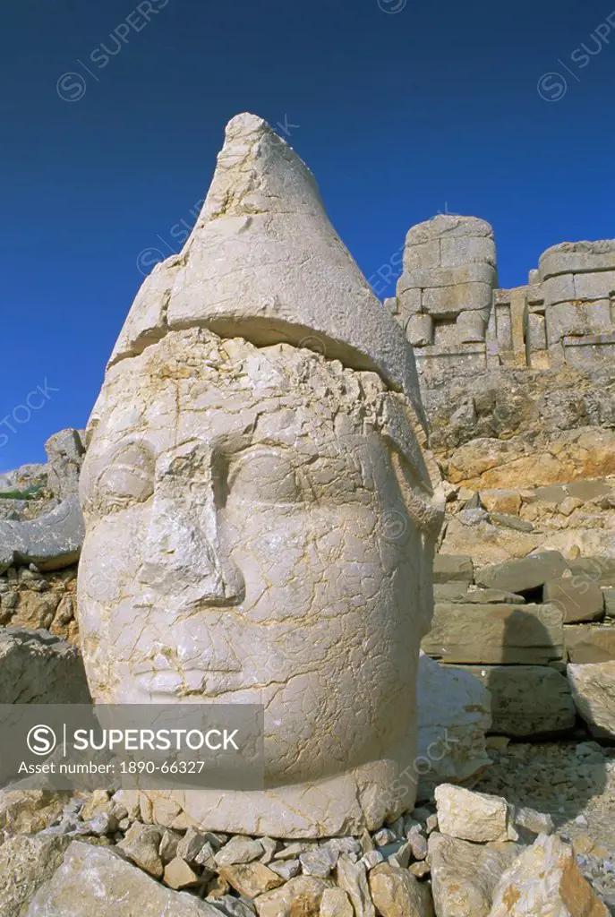 Ancient carved heads of gods on summit of Mount Nemrut, Nemrut Dagi Nemrut Dag, UNESCO World Heritage Site, Anatolia, Turkey, Asia Minor, Asia