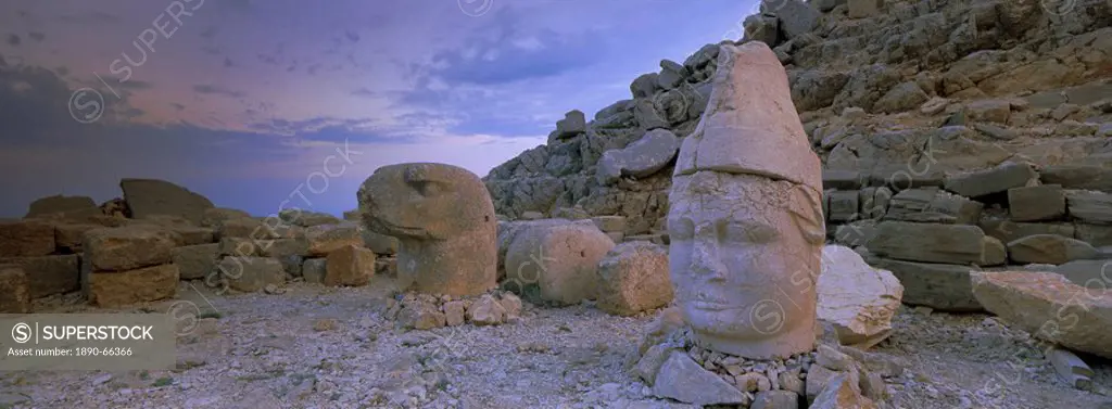 Ancient carved stone heads, Nemrut Dagi Nemrut Dag, on summit of Mount Nemrut, UNESCO World Heritage Site, Cappadocia, Anatolia, Turkey, Asia Minor, A...