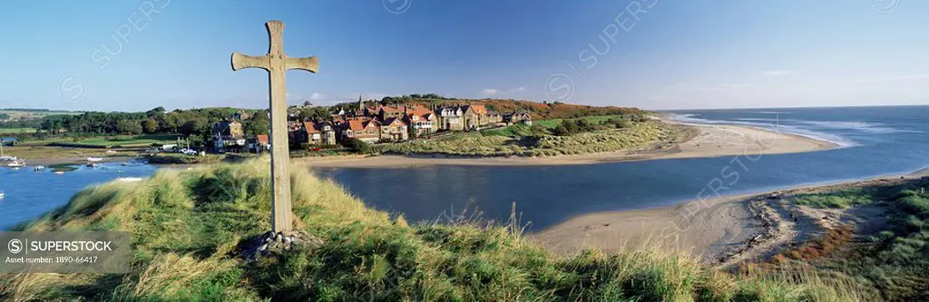 View of the village of Alnmouth with River Aln flowing into the North Sea, fringed by beautiful beaches, near Alnwick, Northumberland, England, United...