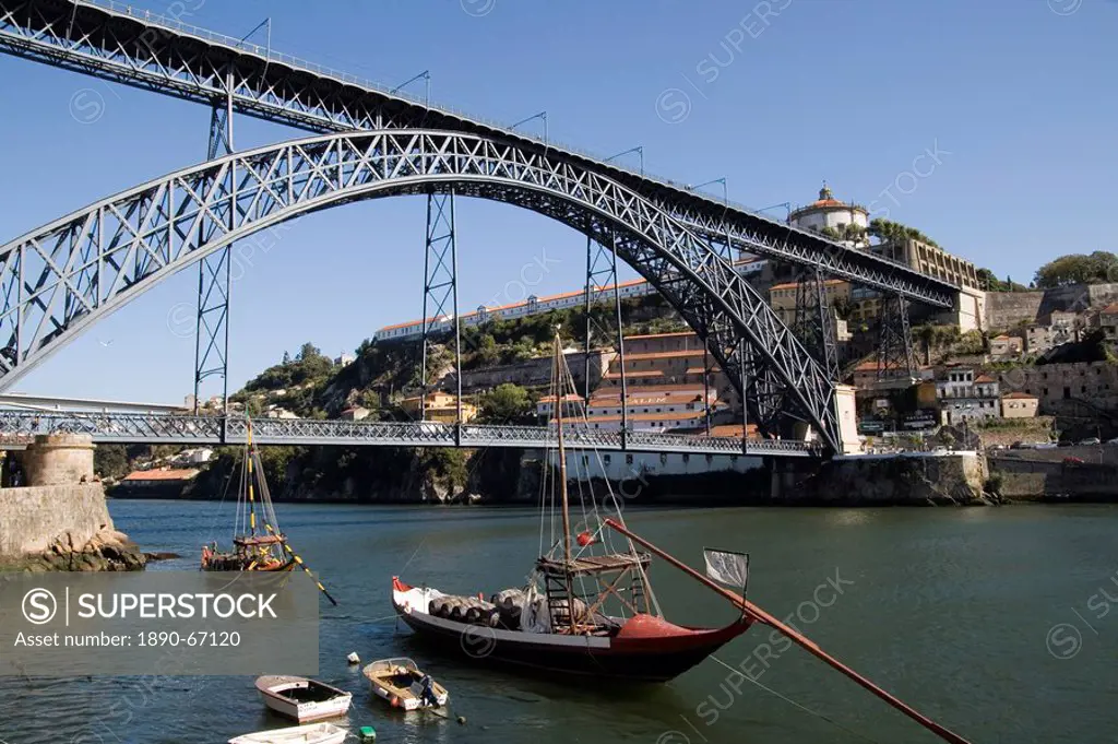 Dom Luis 1 bridge over the River Douro, Cais de Ribeira waterfront, with Vila Nova de Gaia opposite, Oporto, Portugal, Europe