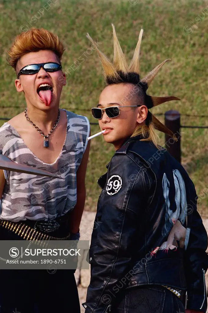 Two punks wearing sunglasses at Osakajokoen´s Station, Osaka, Japan, Asia