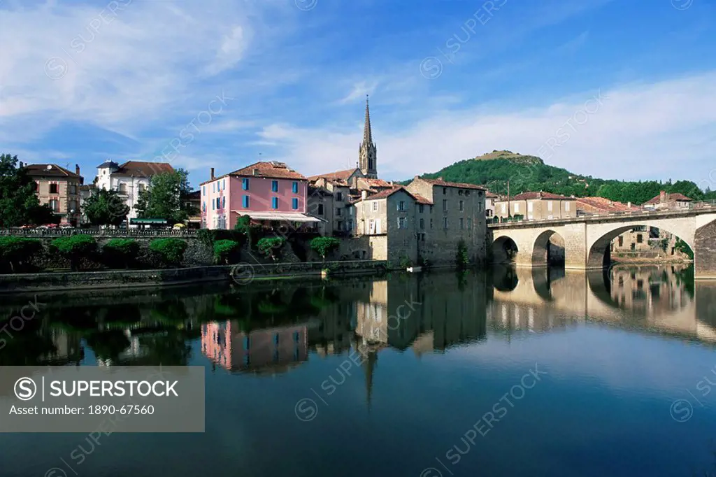 View across the Aveyron River, St. Antonin_Noble_Val, Tarn_et_Garonne, Midi_Pyrenees, France, Europe