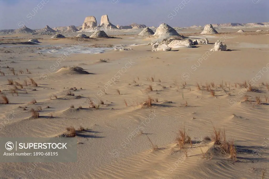 White Desert, near Bahariya oasis, Western Desert, Egypt, North Africa, Africa