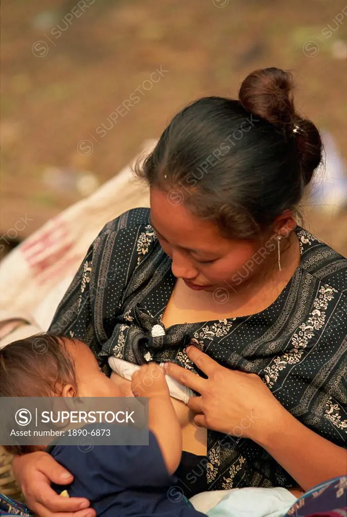 Hmong mother and child, Luang Prabang Province, Laos, Indochina, Southeast Asia, Asia