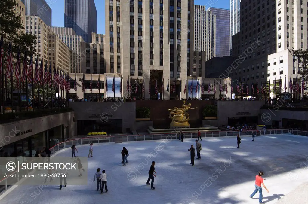 The Rockefeller Center and its skating rink in the Plaza, Manhattan, New York City, New York, United States of America, North America